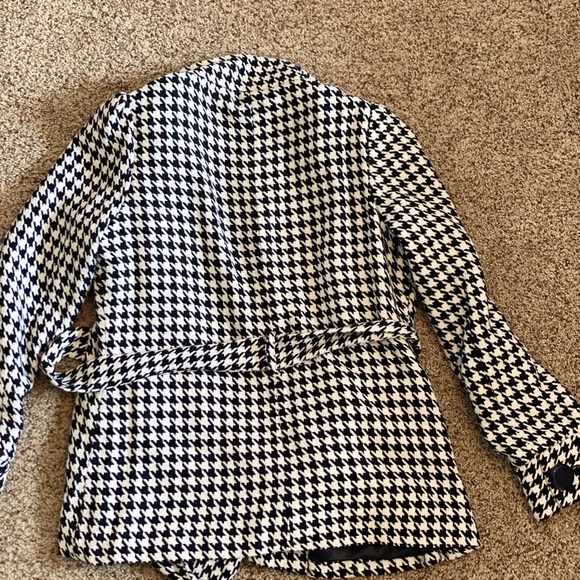 Black-white coat - Picture 3 of 3